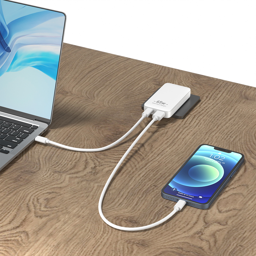 ืืืขื Miracase MWC65W ืืฉืืืืฉ Miracase MWC65W GaN Charger In Use ืืืืขื ืืืืื ืืขืื ื